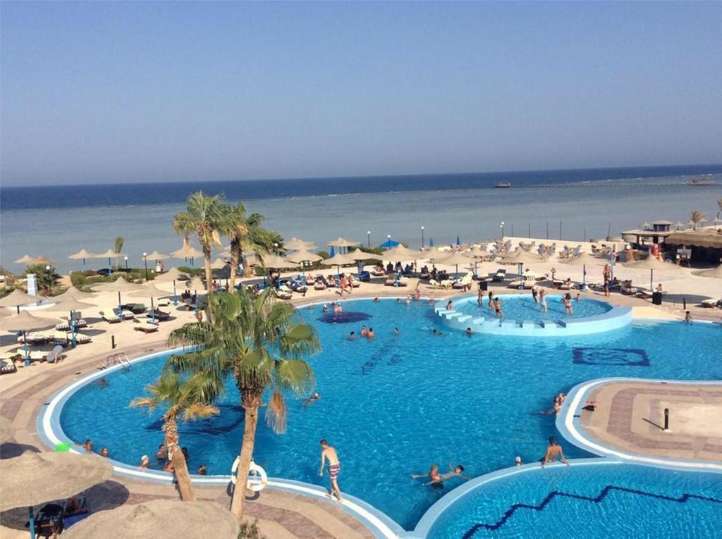 Blue Reef Red Sea Resort Marsa Alam Buitenkant foto